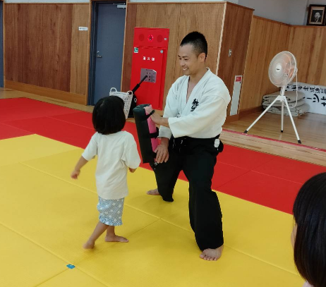 子ども向け躰道教室の稽古風景